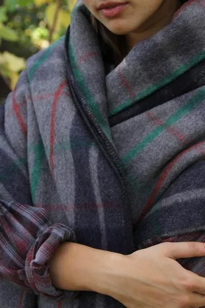 CLASSIC WOOL PLAID BLANKET