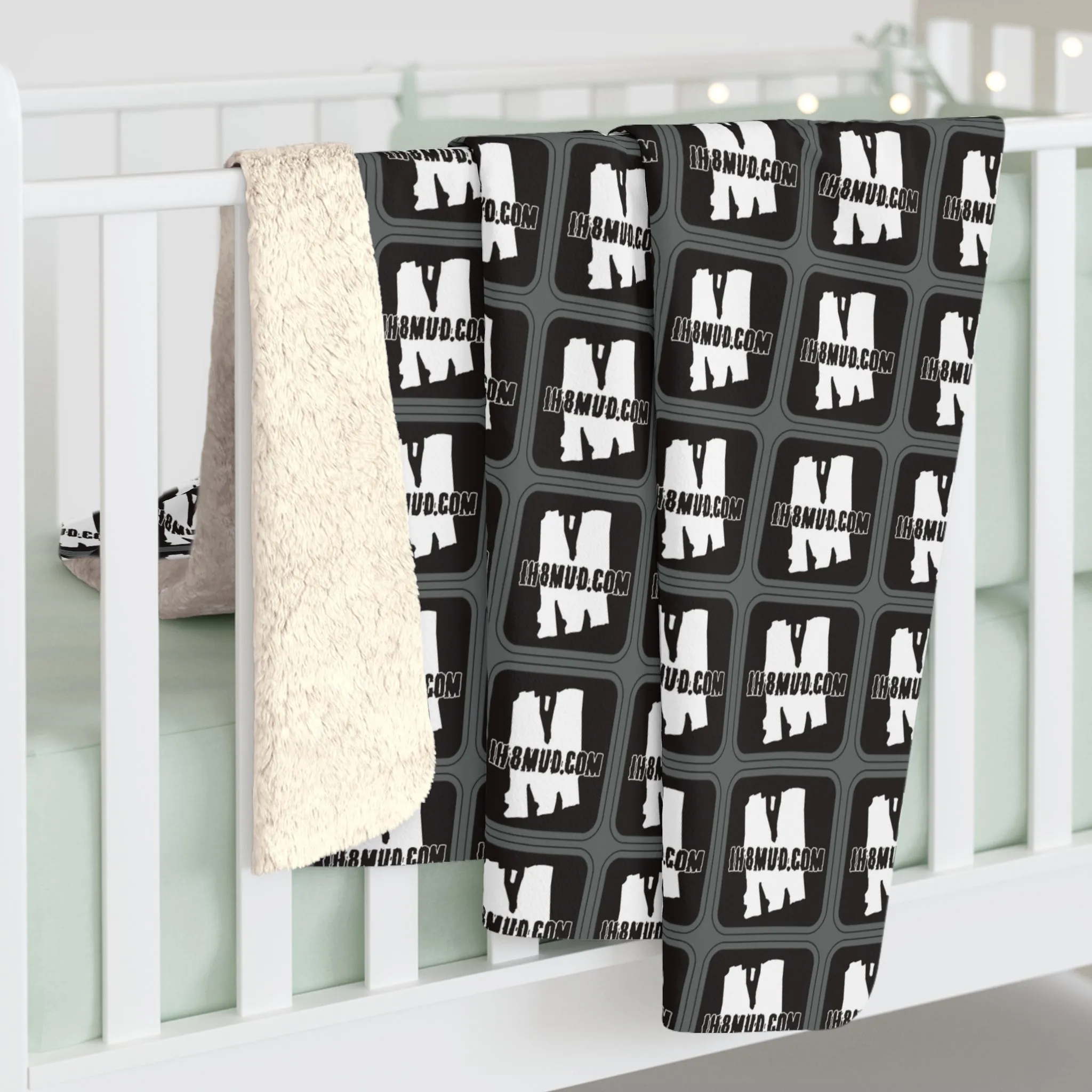 IH8Mud Black White Sherpa Fleece Camping Bedroom Blanket
