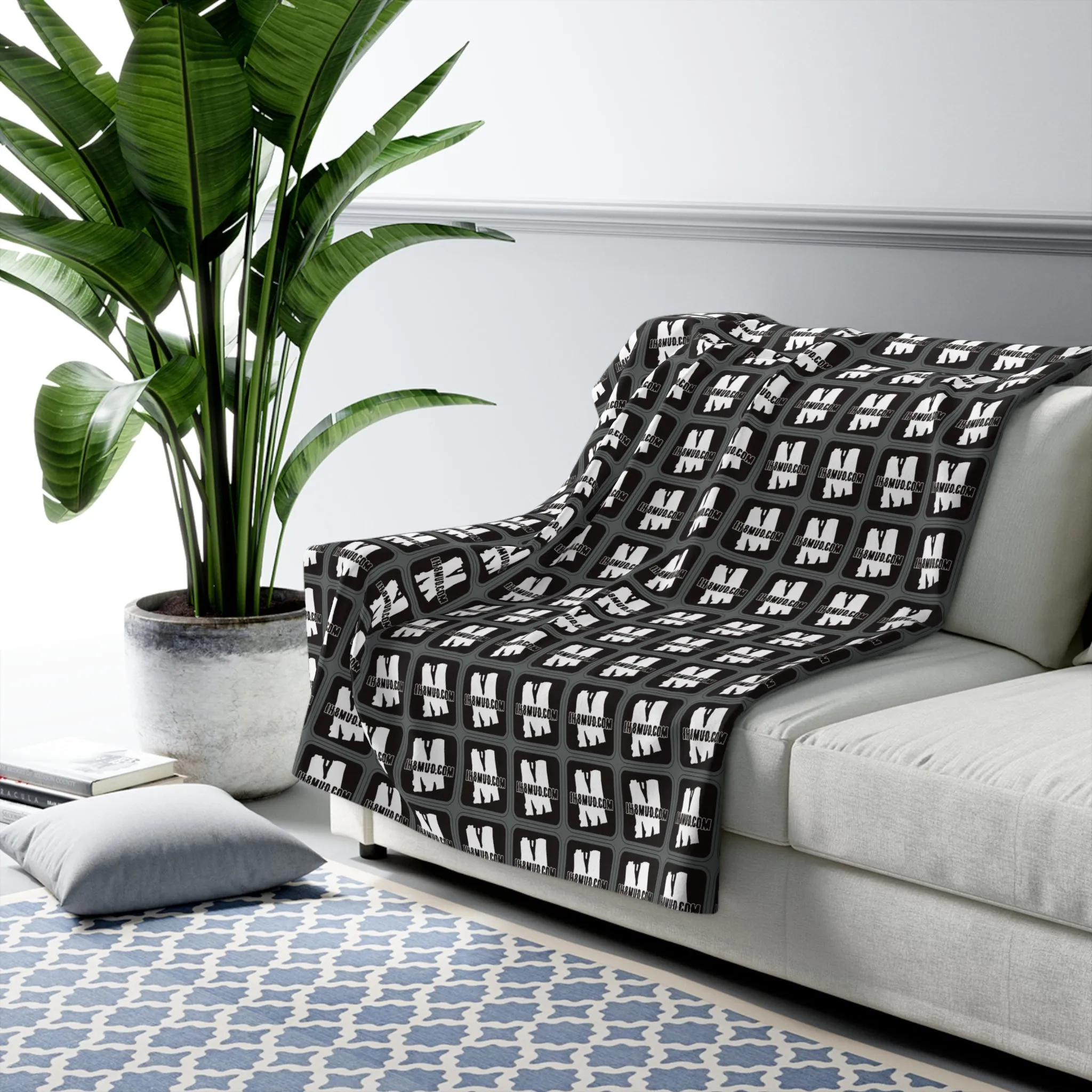 IH8Mud Black White Sherpa Fleece Camping Bedroom Blanket