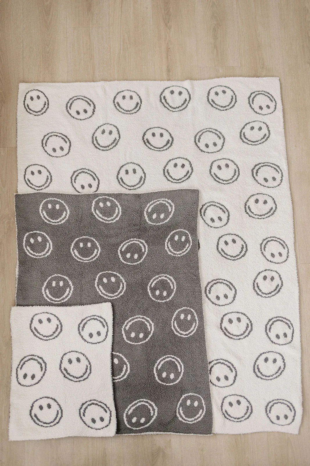 Mebie Baby - Plush Children's Smile Blanket in Taupe - (3 Sizes Available)