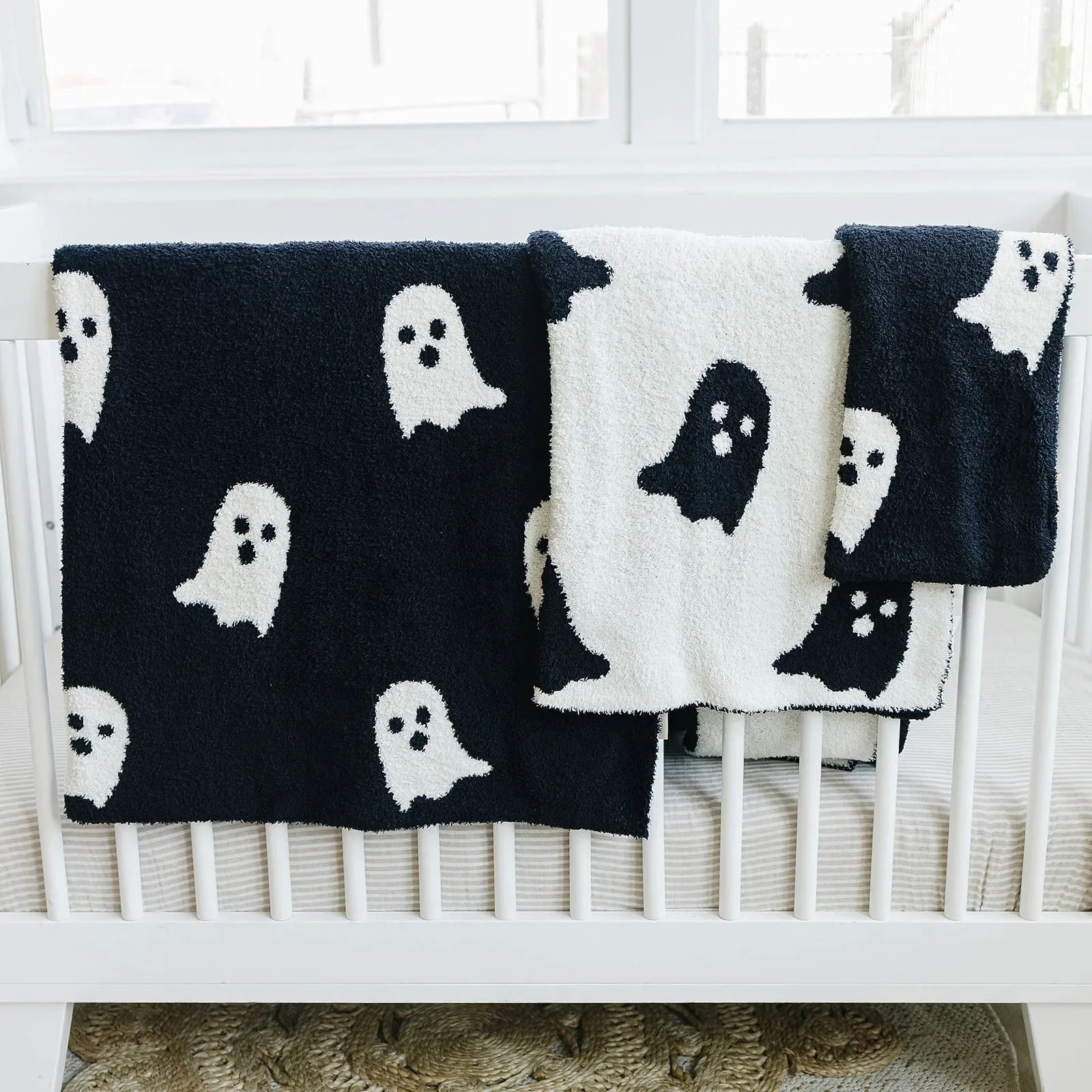 Mebie Baby - Plush Lovey Blanket in Ghosts 15"x20"